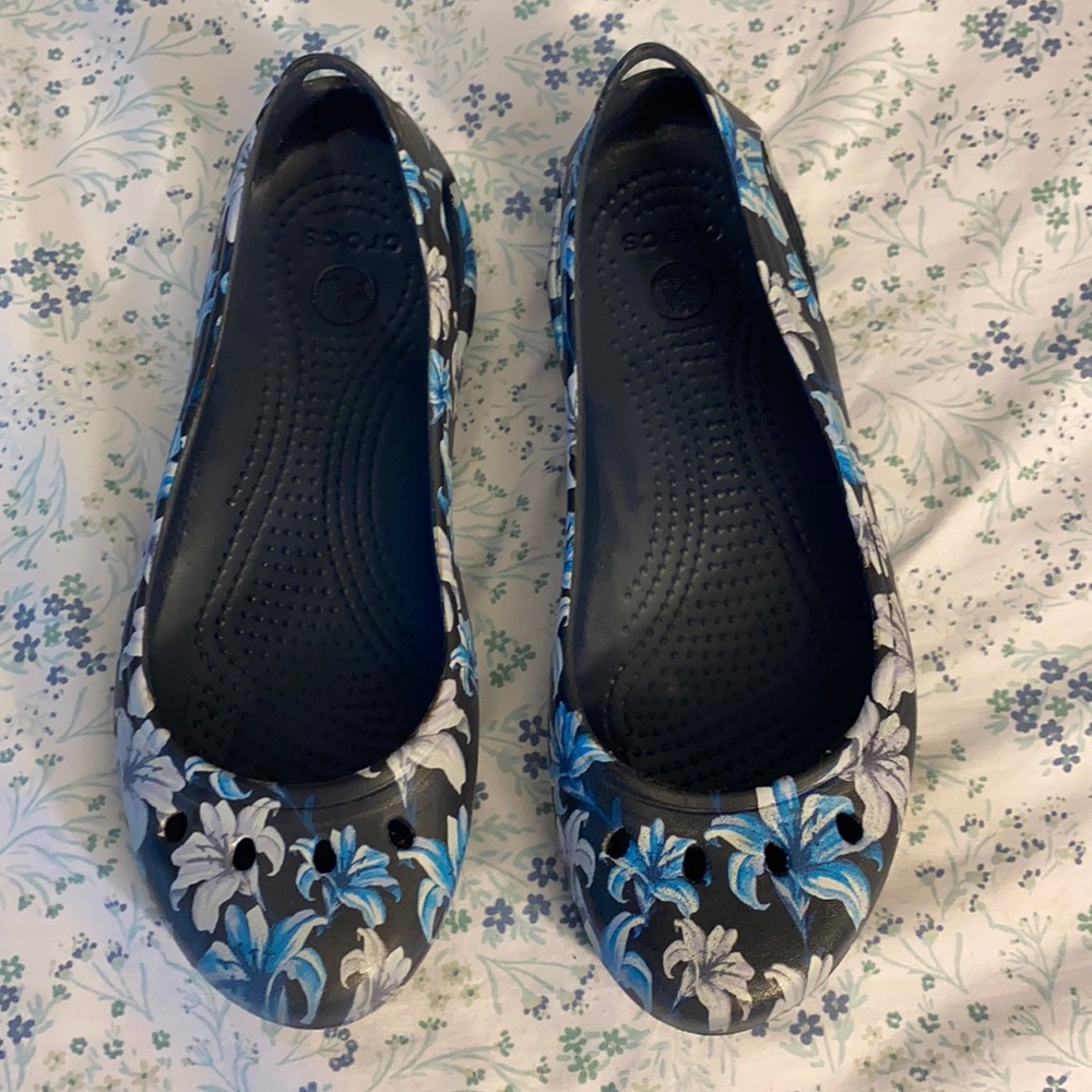 Croc flats